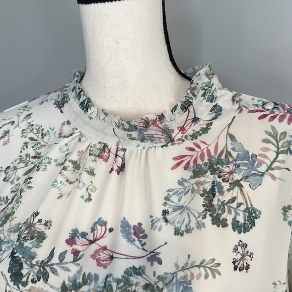 Vince Camuto Floral Spring Ruffle Short Sleeve Easter Office Blouse - Picture 2 of 8